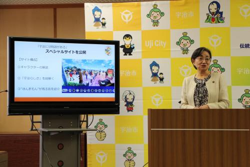 会見の様子