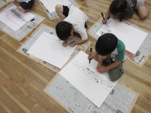 絵を描いている