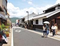 宇治橋商店街に面するお茶屋の画像